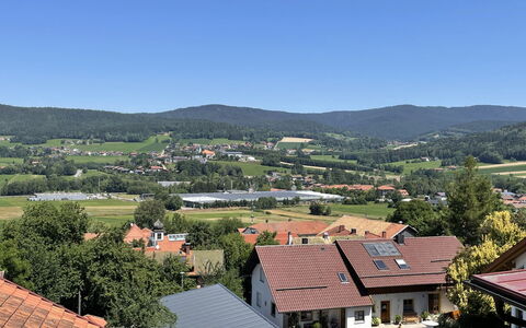 Drexler: Ciel, Jour, Montagne, Bâtiment, Arbre, Design Urbain, Maison, Horizon, Paysage, Fenêtre