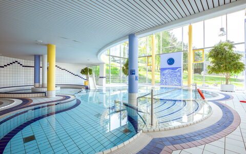 Maierhöfen 608: L'Eau, Piscine, Bâtiment, Plante, Design Urbain, Loisir, Ombre, Arbre, Des Loisirs, Mobilier De Jardin