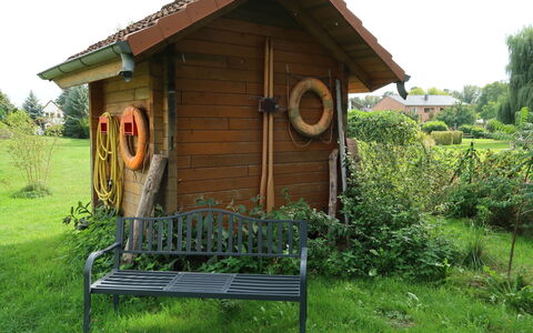 Wesenberg 602: Plante, Ciel, Vert, Bâtiment, Extérieur Banc, Bois, Lot Terre, Chalet, Arbre, Porte