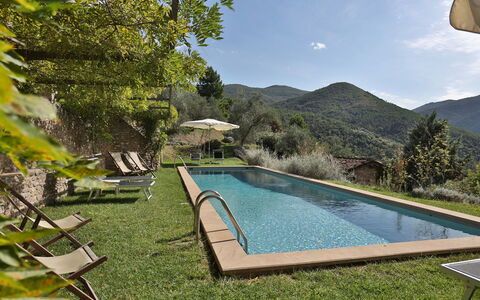 Chiodo: Piscine, Propriété, Paysage Naturel, Maison, Biens, Immobilier, Herbe, Domicile, Loisir, Bâtiment