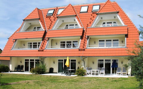 Breege 638: Ciel, Nuage, Plante, Bâtiment, Fenêtre, Maison, Chalet, Arbre, Immobilier