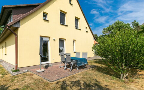Waase 606: Ciel, Bâtiment, Plante, Fenêtre, Nuage, Maison, Ombre, Lot Terre, Chalet, Immobilier