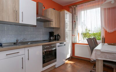 Am Strom 606.3: Cabinetry, Propriété, Comptoir, Bâtiment, Fenêtre, Plante, Bois, Design Intérieur, Cuisinière, Cuisine