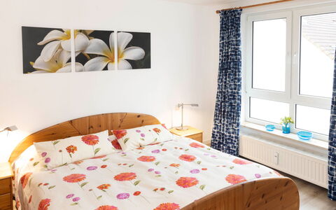 Ostseebad Lubmin 606: Meubles, Lit, Design Intérieur, Chambre, Mur, Sol, Sol, Drap De Lit, Bois, Literie