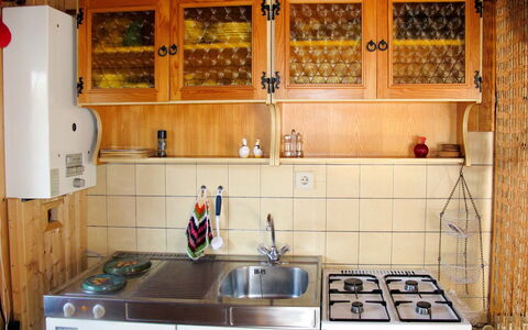 Plau am See 619: Cuisine, Pièce, Comptoir, Cabinetry, Propriété, Tuile, Meubles, Évier, Design Intérieur, Maison