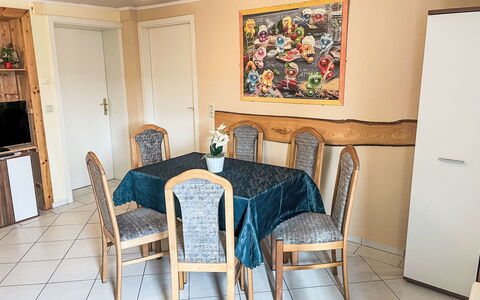 Waren 609: Meubles, Design Intérieur, Sol, Bois, Sol, Table, Chaise, Pièce, Éclairage, Salle À Manger