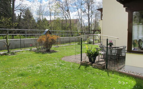 Am Burgberg: Plante, Ciel, Nuage, La Nature, Arbre, Botanique, Lot Terre, Bâtiment, Paysage Naturel, Clôture