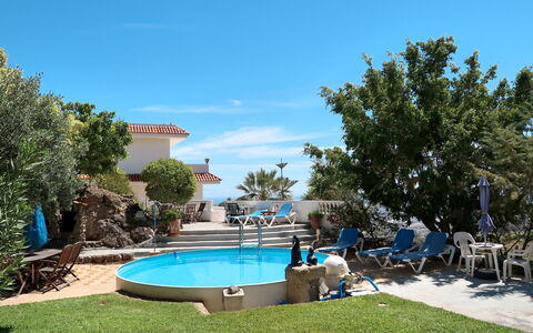 Candelaria 604: L'Eau, Plante, Ciel, Bleu Azur, Piscine, Arbre, Bâtiment, Nuage, Mobilier De Jardin, Ombre