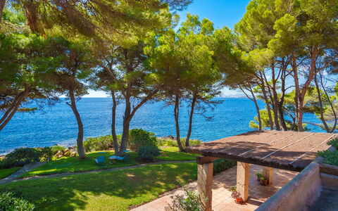 Finca L'Embat: L'Eau, Plante, Ciel, Propriété, Bâtiment, Ombre, Paysage Naturel, Maison, Arbre, Mobilier De Jardin