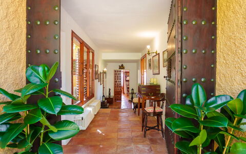 Finca L'Embat: Plante, Propriété, Meubles, Table, Vert, Chaise, Plante D'Appartement, Décoration, Pot De Fleur, Design Intérieur