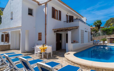 Cala San Vicente 625: L'Eau, Ciel, Bâtiment, Propriété, Bleu, Fenêtre, Plante, Bleu Azur, Piscine, Mobilier De Jardin