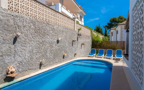 Cala San Vicente 625: L'Eau, Bâtiment, Propriété, Plante, Bleu, Bleu Azur, Piscine, Maison, Ciel, Composite