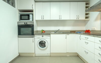 Clara 625.8: Appareil De Cuisine, Principaux Appliance, Cuisine, Comptoir, Sol, Cabinetry, Design Intérieur, Électroménager, Sol, Machine À Laver