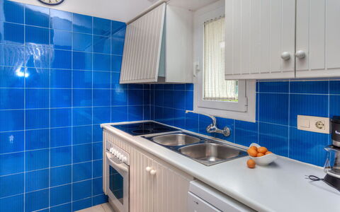 Villa Blanca Feliu: Propriété, Pièce, Bleu, Salle De Bains, Tuile, Immobilier, Design Intérieur, Cabinetry, Bâtiment, Meubles