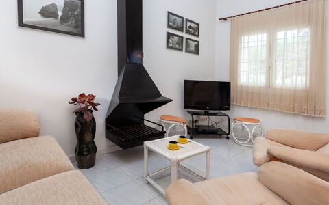 Villa Blanca Feliu: Pièce, Salon, Propriété, Design Intérieur, Meubles, Table Basse, Bâtiment, Table, Immobilier, Maison