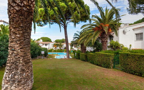 Villa Blanca Feliu: Arbuste, Jardin, Pelouse, Recours, Ombre, Aménagement Paysager, Hacienda, Tropiques, Cour