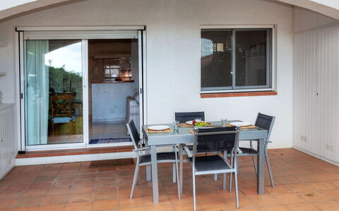 Trebol Blanco: Propriété, Pièce, Bâtiment, Maison, Meubles, Immobilier, Domicile, Sol, Porte, Chaise
