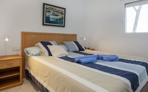 Trebol Blanco: Chambre, Lit, Meubles, Drap De Lit, Pièce, Propriété, Literie, Cadre De Lit, Matelas, Mur