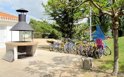 Saint Hilaire de Riez 606: Espace Public, Vélo, Arbre, Véhicule, Architecture, Des Loisirs, Loisir, Plante, Design Urbain