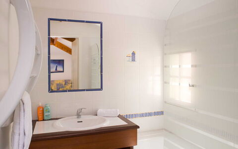 Saint Hilaire de Riez 608: Miroir, Robinet, Évier, Luminaire Plomberie, Lavabo, Salle De Bains, Bois, Design Intérieur, Architecture
