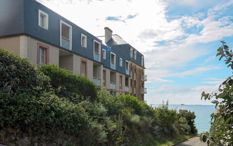 Saint Malo 607: Nuage, Ciel, Plante, Bâtiment, Fenêtre, Lot Terre, Plan D'Eau, Design Urbain, Quartier, Maison