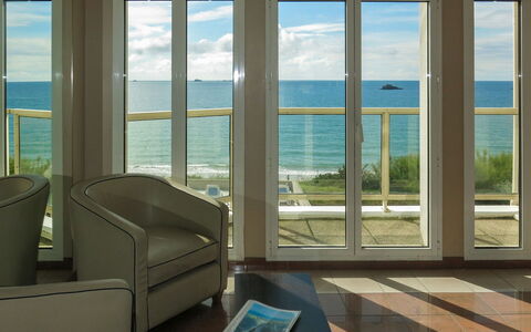 Saint Malo 607: Pièce, Propriété, Fenêtre, Daylighting, Design Intérieur, Bâtiment, Sol, Immobilier, Architecture, Verre