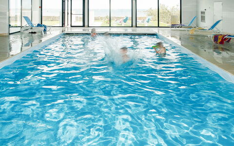 Plougasnou 614: L'Eau, Piscine, Vertébré, Bleu Azur, Loisir, Aqua, Des Loisirs, Composite