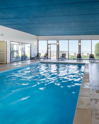 Plougasnou 614: Bleu, Piscine, Recours, Eco Hôtel, Hôtel, Mobilier De Jardin