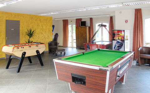 Crozon-Morgat 664: Table De Billard, Salle De Billard, Meubles, Bassin, Propriété, Table, Billard, Équipement Sportif