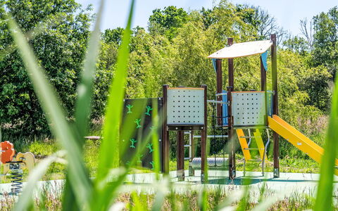 Crozon-Morgat 664: Espace Public, Jardin, Ombre, Parc, Pelouse, Équipement Extérieur Play, Aménagement Paysager, Terrain De Jeux, Chute