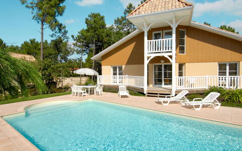 Lacanau 656: L'Eau, Ciel, Nuage, Bâtiment, Plante, Propriété, Bleu, Fenêtre, Piscine, Arbre