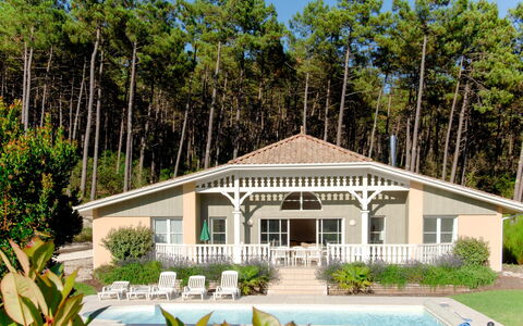 Lacanau 659: Plante, Ciel, Bâtiment, Arbre, Chalet, Maison, Ombre, Zone Résidentielle, Eco Hôtel, Paysage