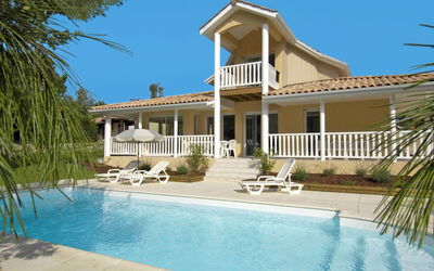 Lacanau 660: L'Eau, Ciel, Bâtiment, Plante, Propriété, Fenêtre, Arbre, Porche, Maison, Piscine