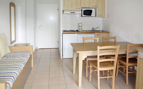 Ondres 621: Pièce, Meubles, Propriété, Sol, Bâtiment, Table, Design Intérieur, Maison, Chaise, Cuisine