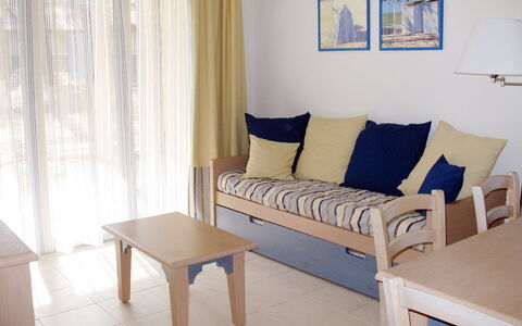 Ondres 621: Meubles, Pièce, Propriété, Design Intérieur, Sol, Table, Chambre, Mur, Lit, Rideau