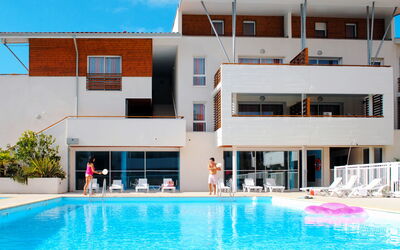 Moliets 623: L'Eau, Propriété, Plante, Bâtiment, Piscine, Bleu, Bleu Azur, Fenêtre, Ciel, Loisir