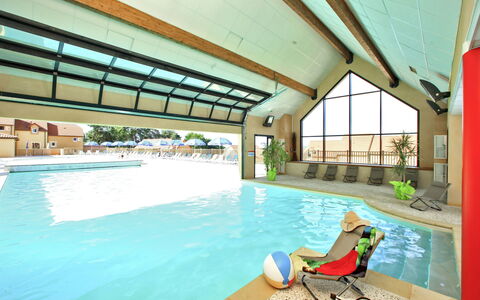 Sarlat-La-Canéda 607: L'Eau, Piscine, Propriété, Plante, Bleu Azur, Bâtiment, Maison, Mobilier De Jardin, Ombre, Fenêtre