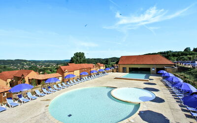 Sarlat-La-Canéda 607: L'Eau, Ciel, Piscine, Bleu, Nuage, Bleu Azur, La Nature, Station Balnéaire, Ombre, Arbre