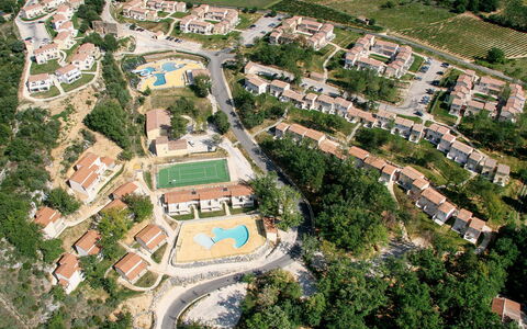 Vallon-Pont-D'Arc 621: Photographie Aérienne, Vue Du Ciel, Zone Résidentielle, Design Urbain, Banlieue, Établissements Humains, Quartier, La Photographie, Paysage, Biens