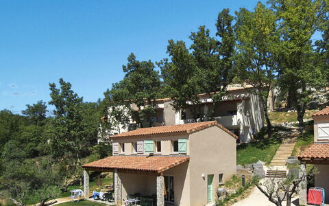 Vallon-Pont-D'Arc 621: Propriété, Maison, Bâtiment, Immobilier, Domicile, Arbre, Chalet, Toit, Architecture, Zone Rurale