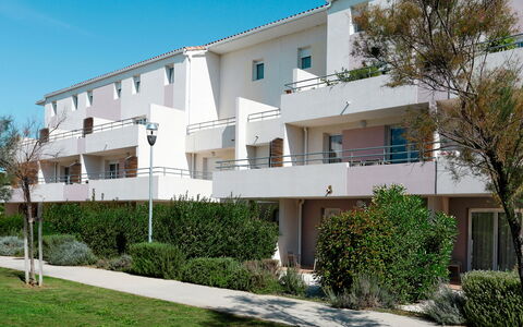 Le Grau du Roi 604: Ombre, Appartement, Balcon, Aménagement Paysager, Cour, Mobilier De Jardin, Villa