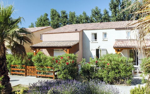 Valras Plage 606: Propriété, Maison, Domicile, Immobilier, Bâtiment, Zone Résidentielle, Chalet, Biens, Arbre, Toit
