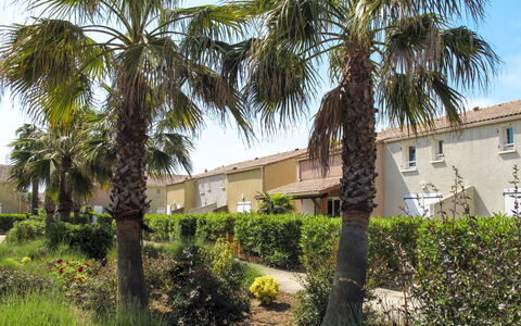 Valras Plage 606: Propriété, Arbre, Végétation, Palmier, Maison, Domicile, Arecales, Immobilier, Zone Résidentielle, Attalea Speciosa