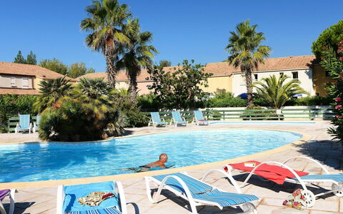 Valras Plage 606: L'Eau, Plante, Propriété, Ciel, Piscine, Bleu Azur, Arbre, Balancelle, Mobilier De Jardin, Loisir