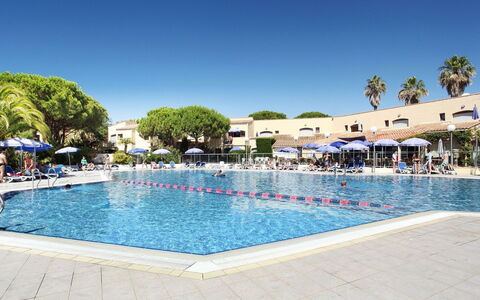 Cap D'Agde 613: L'Eau, Ciel, Piscine, Bâtiment, Arbre, Rectangle, Loisir, Immobilier, Chaise, Des Loisirs