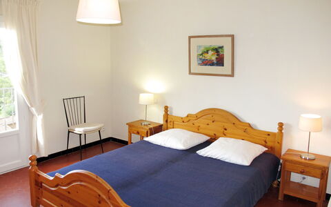 Le Lavandou 604: Chambre, Meubles, Lit, Pièce, Propriété, Drap De Lit, Cadre De Lit, Sol, Matelas, Design Intérieur