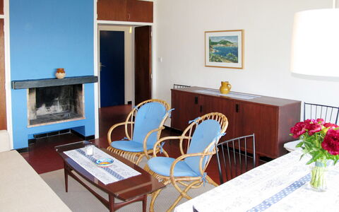 Le Lavandou 604: Pièce, Meubles, Propriété, Bâtiment, Design Intérieur, Salon, Table, Sol, Salle À Manger, Suite