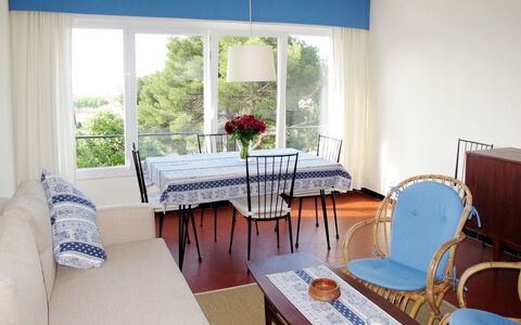 Le Lavandou 604: Pièce, Propriété, Meubles, Design Intérieur, Bâtiment, Immobilier, Maison, Table, Sol, Domicile