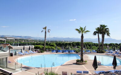Antibes 607: Ciel, L'Eau, Plante, Propriété, Nuage, Piscine, Arbre, Mobilier De Jardin, Arecales, Ombre