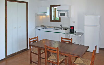 Mari di Soli 661.3: Pièce, Meubles, Propriété, Bâtiment, Sol, Design Intérieur, Table, Maison, Salle À Manger, Cuisine